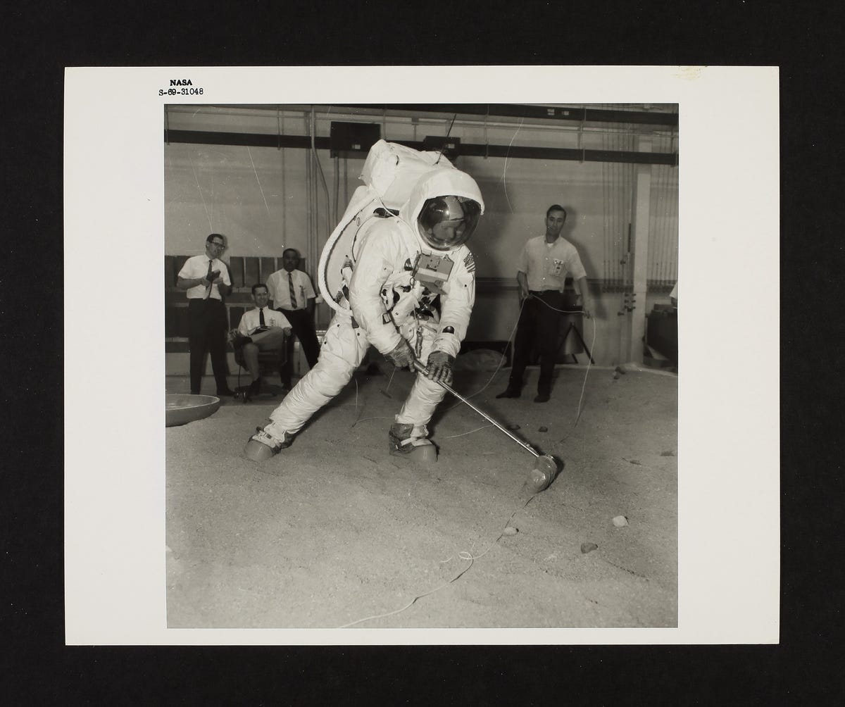 http://static4.businessinsider.com/image/59693122abc1c828528b4b6a-1200/nasa-apollo-11-press-release-photograph-collection-1-of-2.jpg
