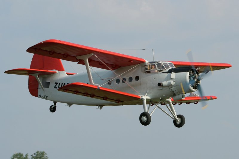 http://www.flugzeug-bild.de/bilder/an-2-1348.jpg