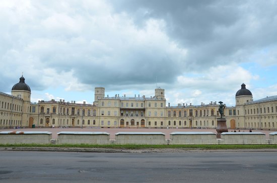 https://media-cdn.tripadvisor.com/media/photo-s/02/26/3b/a0/gatchina-palace.jpg