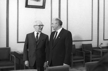 http://images.vfl.ru/ii/1528801620/e3c1429a/22086000_m.jpg