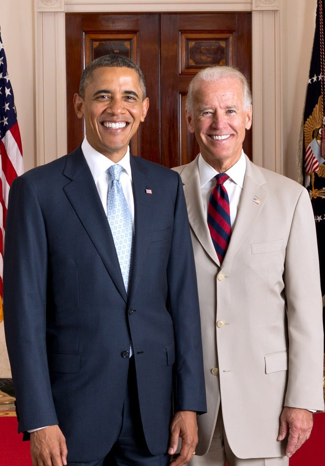 https://upload.wikimedia.org/wikipedia/commons/e/e4/Official_portrait_of_President_Obama_and_Vice_President_Biden_2012.jpg