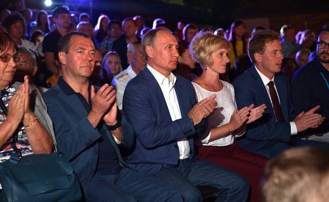 http://images.vfl.ru/ii/1503178502/7f80dfac/18306451_m.jpg