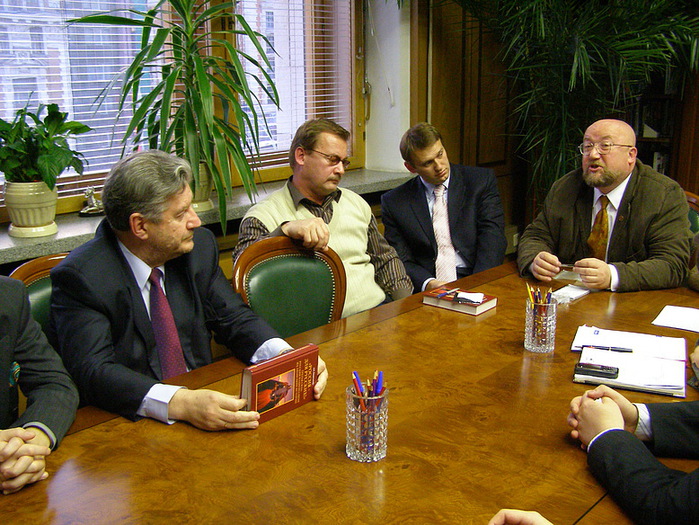 http://images.vfl.ru/ii/1570934656/fb5f20a3/28172300.jpg