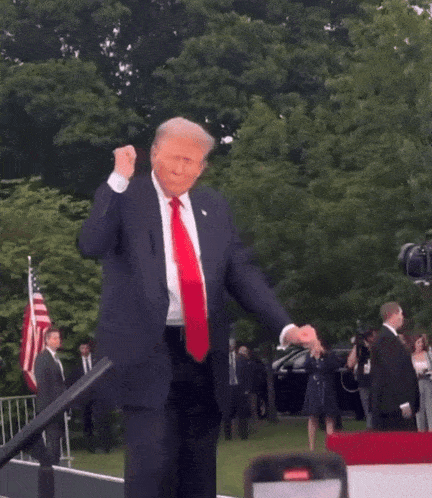 https://media1.tenor.com/m/Sin0DOO2uMcAAAAd/trump-trump-dance.gif