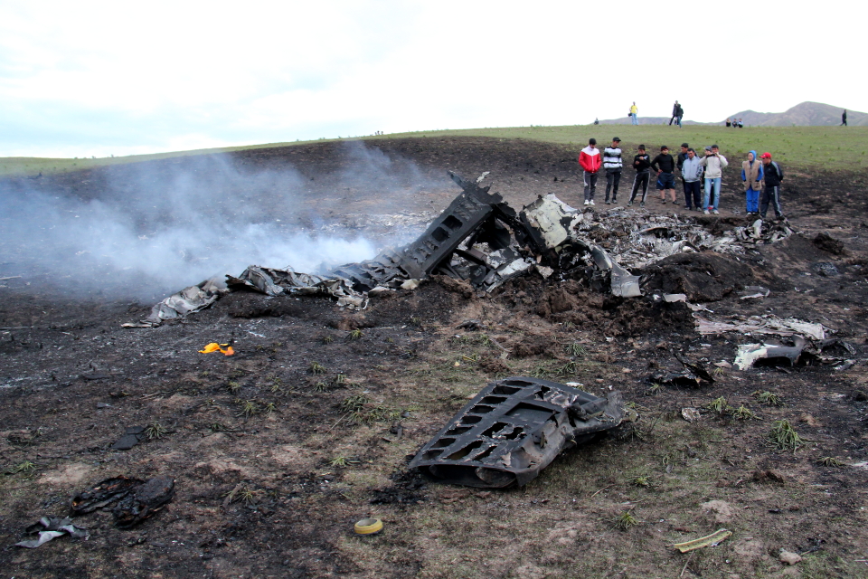 http://kloop.kg/wp-content/uploads/2013/05/kc-135_crash_10866.jpg