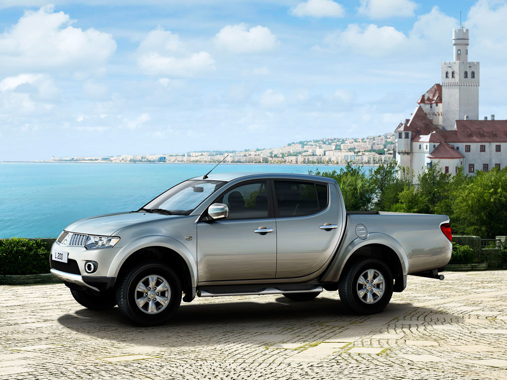 http://www.allcarz.ru/wp-content/uploads/2012/11/foto-mitsubishi-l200_05.jpg