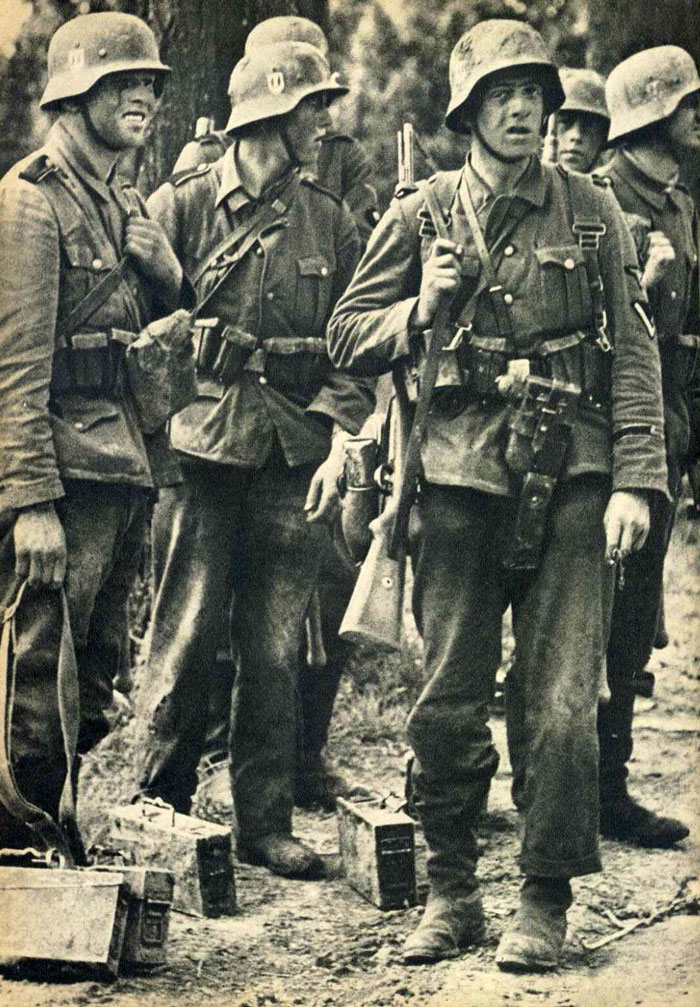 http://www.allworldwars.com/image/120/WaffenSS-West-085.jpg