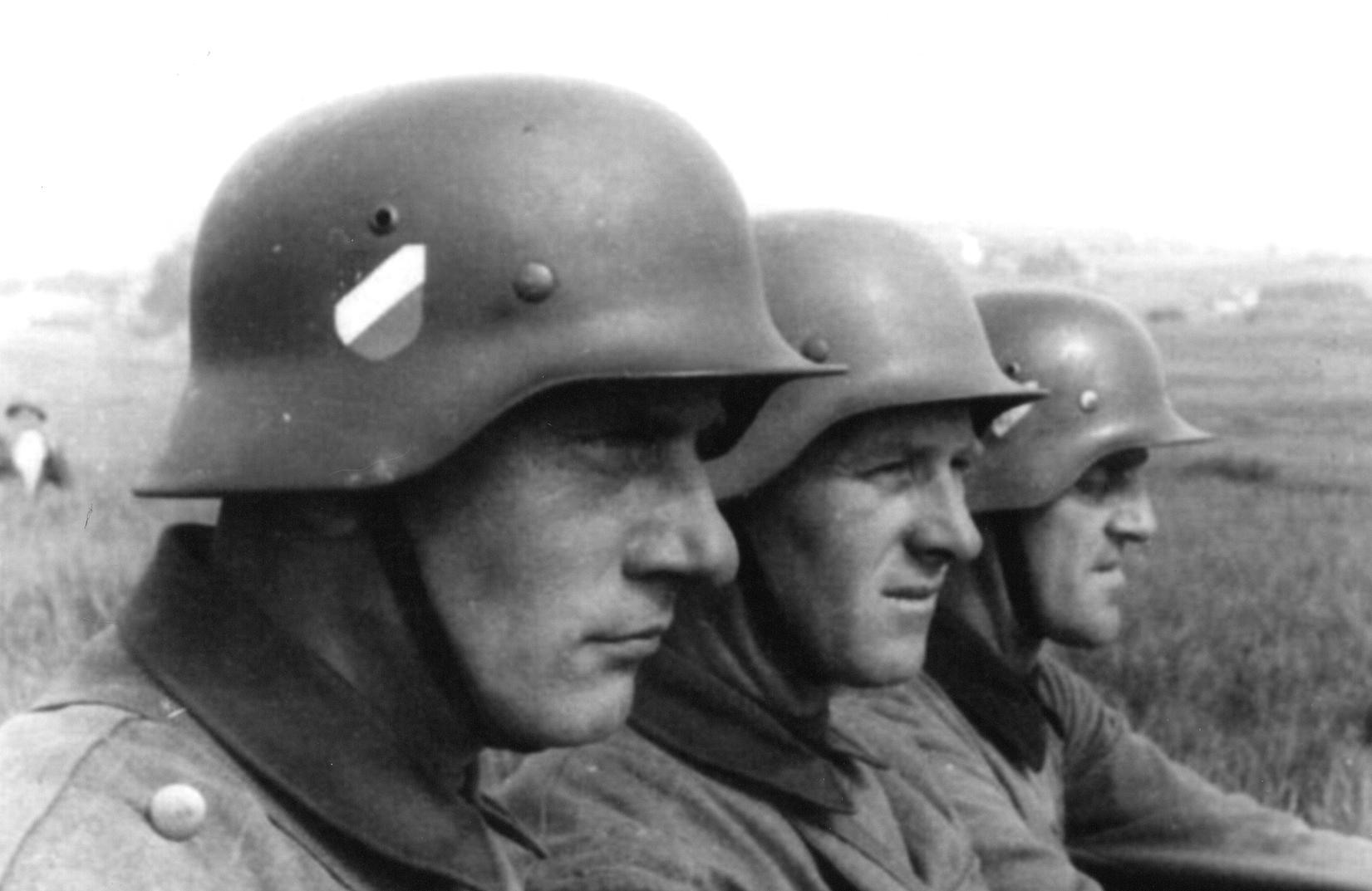 http://waralbum.ru/wp-content/uploads/2009/08/20090819-soldiers.jpg