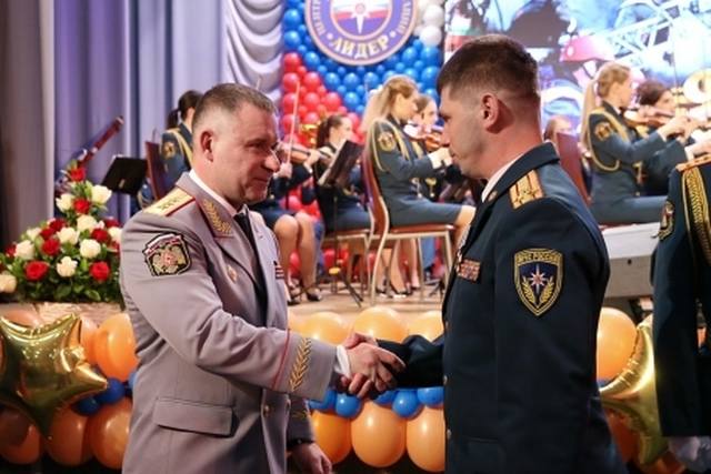 http://images.vfl.ru/ii/1550833910/eae9033f/25499235_m.jpg