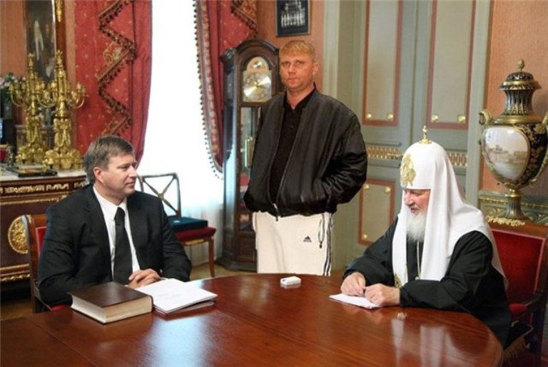 http://ic.pics.livejournal.com/fastcult/50338851/994528/994528_original.jpg