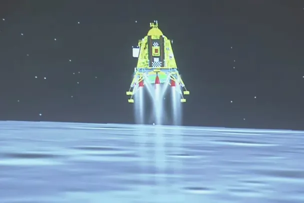 https://cdn.forbes.ru/forbes-static/c/608x406/new/2023/08/india-moon-landing-64e6070b94014.webp