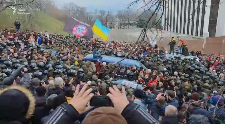 http://images.vfl.ru/ii/1512475833/001fbcf2/19695328.jpg