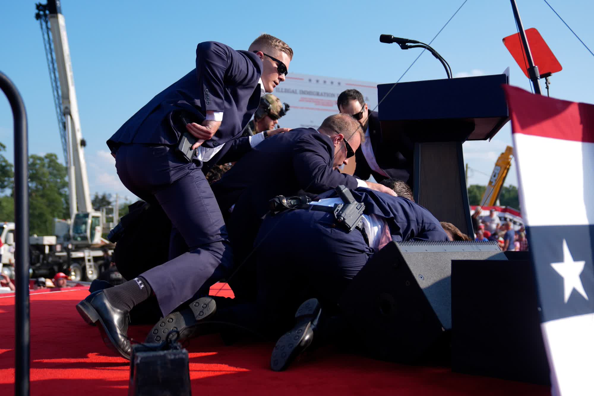https://edition.cnn.com/interactive/2024/07/politics/photographers-trump-shooting-cnnphotos/media/images/s_BF38E266280C4332A29ED0AE9DACD0C37D30AAA3B2E109CFE8C8F22096A0F00F_1720979705995_AP24196010527454.jpg