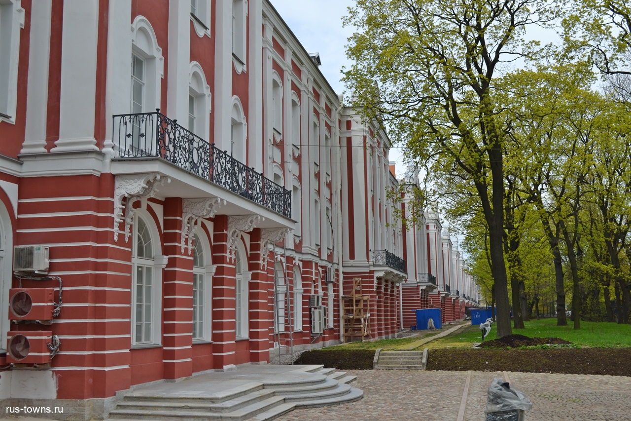 http://rus-towns.ru/wp-content/gallery/sankt-peterburg-zdanie-dvenadcati-kollegij-12-05-2015/spb-universitetskaya-naberezhnaya-7-05.jpg