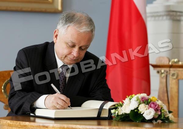 http://s9.uploads.ru/UyL5v.jpg