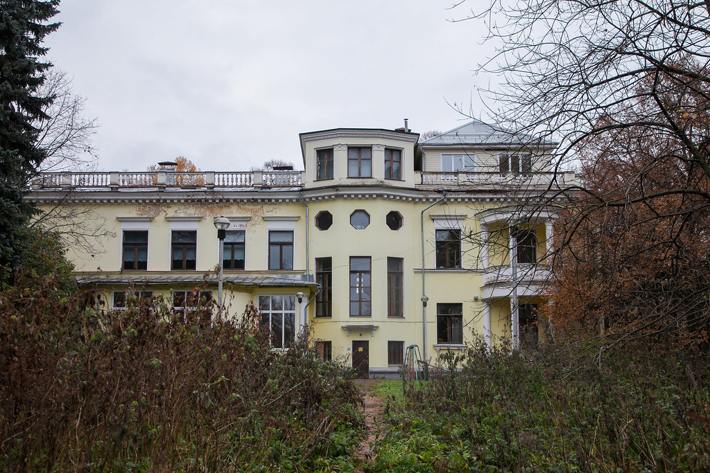 https://c1.staticflickr.com/5/4471/26233191409_cd06cb1090_b.jpg