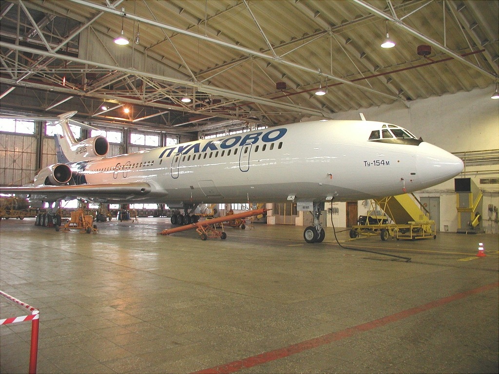 https://upload.wikimedia.org/wikipedia/commons/d/d5/Tupolev_Tu-154M%2C_Pulkovo_Airlines_AN0213765.jpg