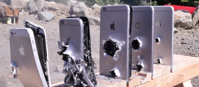 https://1.bp.blogspot.com/-xLY_8KPozaM/WHAlv3v5RZI/AAAAAAAADMY/M8PDYNoVJ2UX2XduAackxx5fc1J3-bspQCLcB/s1600/outdoorhub-video-how-many-iphones-does-it-take-to-stop-an-ak-74-bullet-2015-06-26_14-36-10-880x529-798x350.jpg