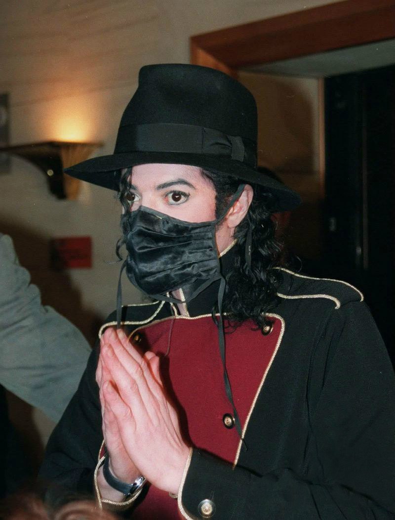 http://images6.fanpop.com/image/photos/37800000/-michael-jackson-37856462-800-1052.jpg