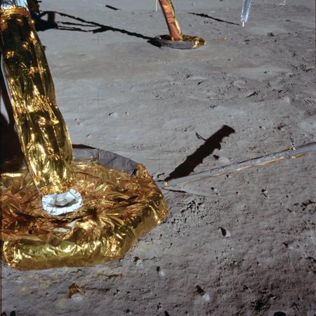 https://www.lpi.usra.edu/resources/apollo/images/browse/AS11/40/5925.jpg