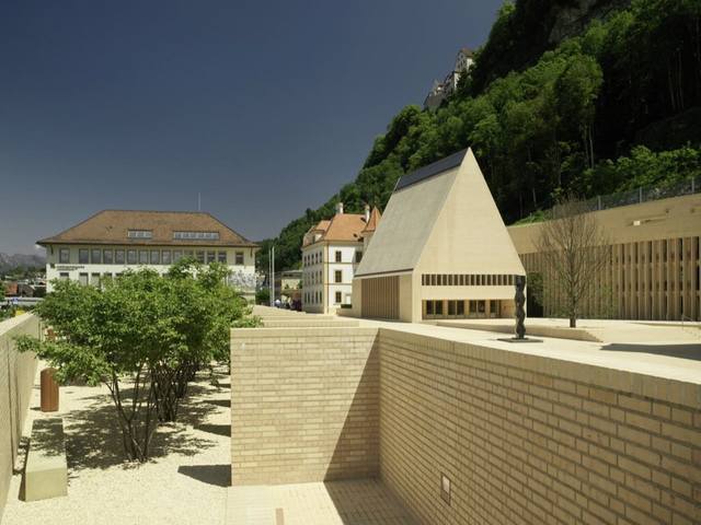 http://images.vfl.ru/ii/1505601566/9e3f30ce/18629915_m.jpg
