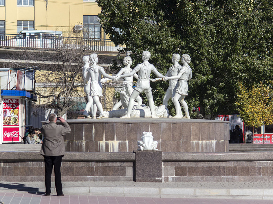 http://ic.pics.livejournal.com/megard/12526148/892541/892541_900.jpg