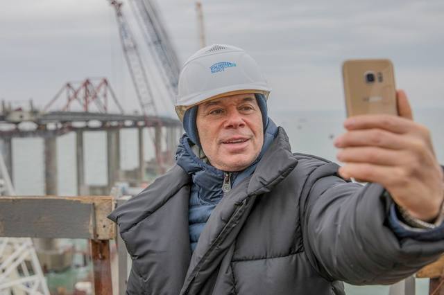 http://images.vfl.ru/ii/1527186375/122e81d4/21871323_m.jpg