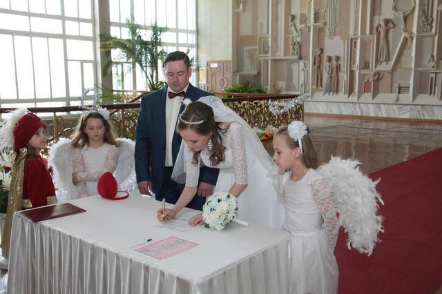 http://images.vfl.ru/ii/1547159382/bd588302/24900732_m.jpg