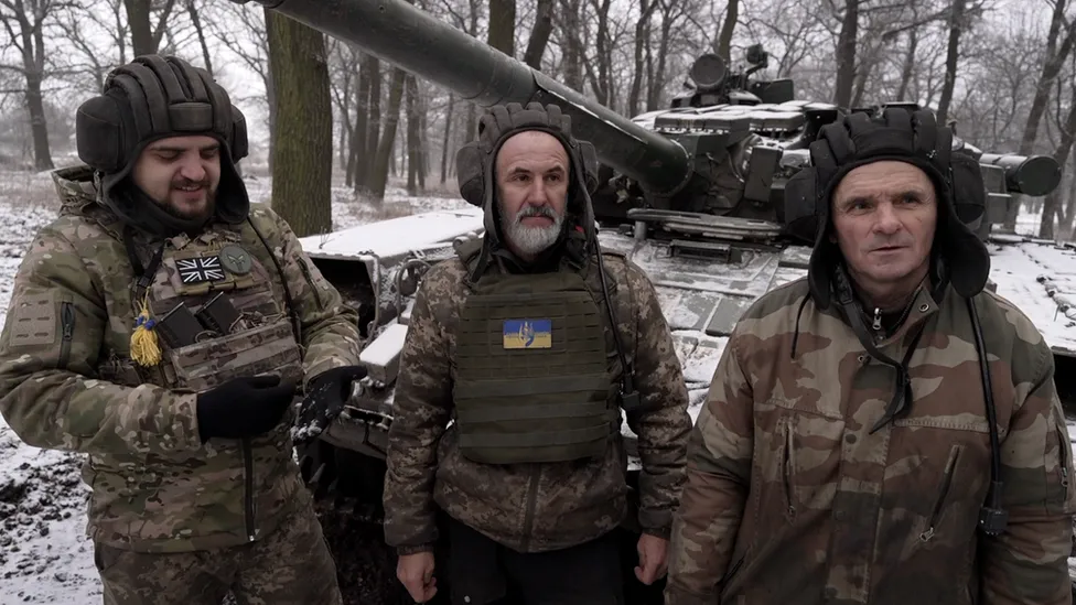 https://ichef.bbci.co.uk/news/976/cpsprodpb/6055/production/_128316642_vasylvolodymrbogdan-tankcrew.png.webp