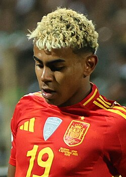 https://upload.wikimedia.org/wikipedia/commons/thumb/2/2c/Lamine_Yamal_in_2025_%28cropped%29.jpg/250px-Lamine_Yamal_in_2025_%28cropped%29.jpg