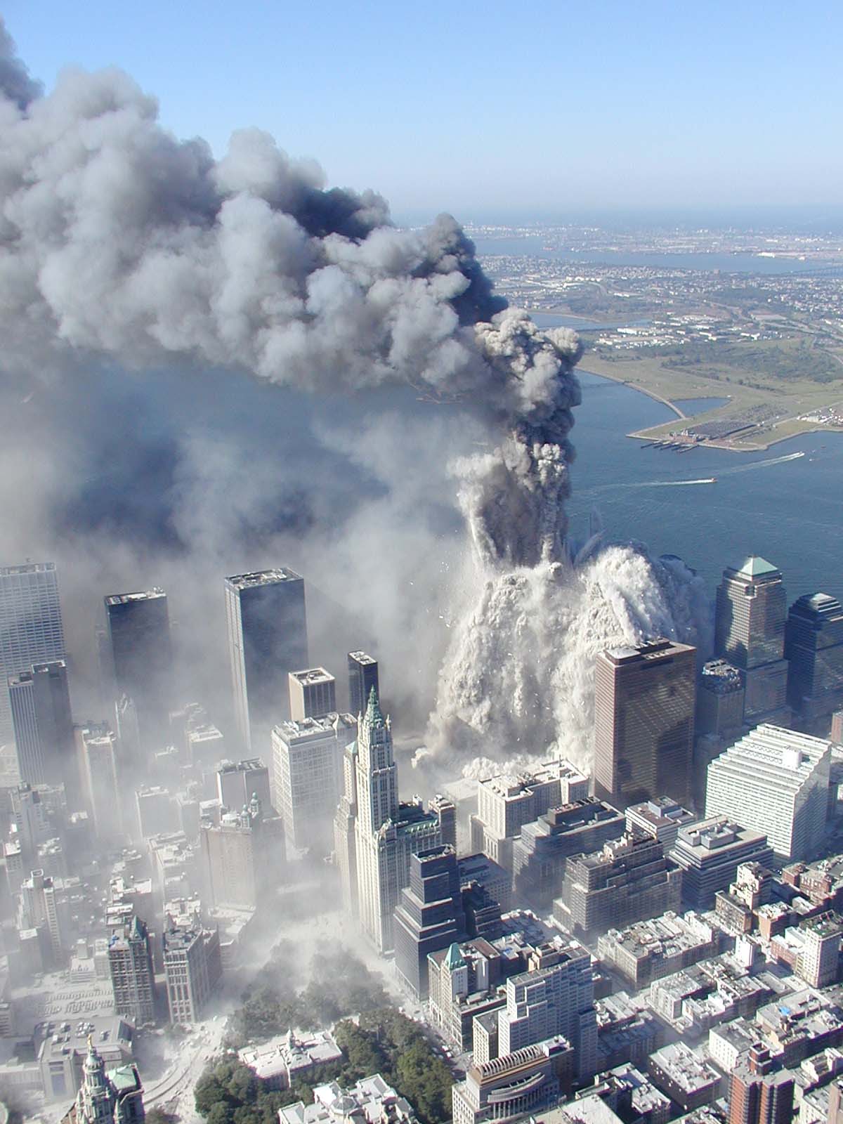 http://www.attivissimo.net/11settembre/wtc7/wtc7_debris-impact-large.jpg