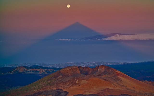 https://i.ibb.co/CQ4FJcz/ws-Sun-Shadow-Mount-Teide-Pyramid-2560x1600.jpg