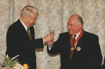 http://images.vfl.ru/ii/1618169536/43483673/34042559_m.jpg