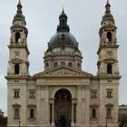 https://i.ibb.co/PWJdBL3/Basilika-Svatogo-Istvana.jpg