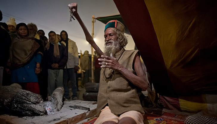 http://cameralabs.org/media/lab16/post/05-16/24/indus-derzhit-ruku-podnyatoy_9.jpg