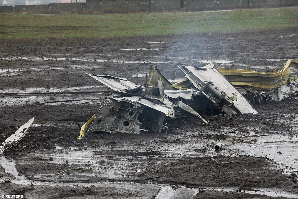 http://i.dailymail.co.uk/i/pix/2016/03/19/11/325BCA6C00000578-3499812-The_plane_appears_to_have_disintegrated_after_hitting_the_ground-a-47_1458387622848.jpg