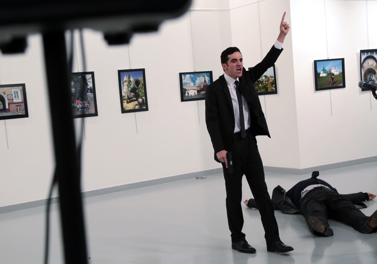 https://i.cbc.ca/1.3904512.1482200916!/cpImage/httpImage/turkey-russian-ambasador.jpg