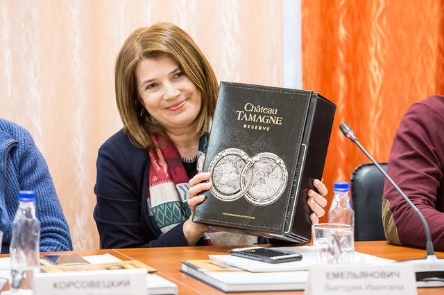 http://images.vfl.ru/ii/1527185542/ccf93242/21871192_m.jpg