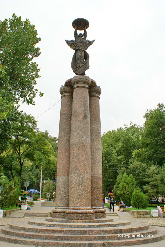 http://photo.foto-planeta.com/view/4/5/5/2/taganrog-455203.jpg