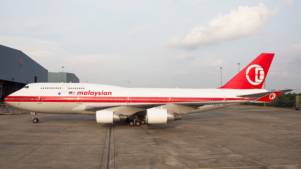 https://theluxurytravelexpert.files.wordpress.com/2016/04/malaysia-airlines-b747-retrolivery-c2a9jal-djamalus.jpg