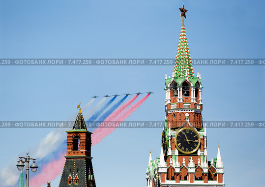 https://prv3.lori-images.net/spasskaya-bashnya-na-fone-gruppy-samoletov-kotoraya-0007417259-preview.jpg