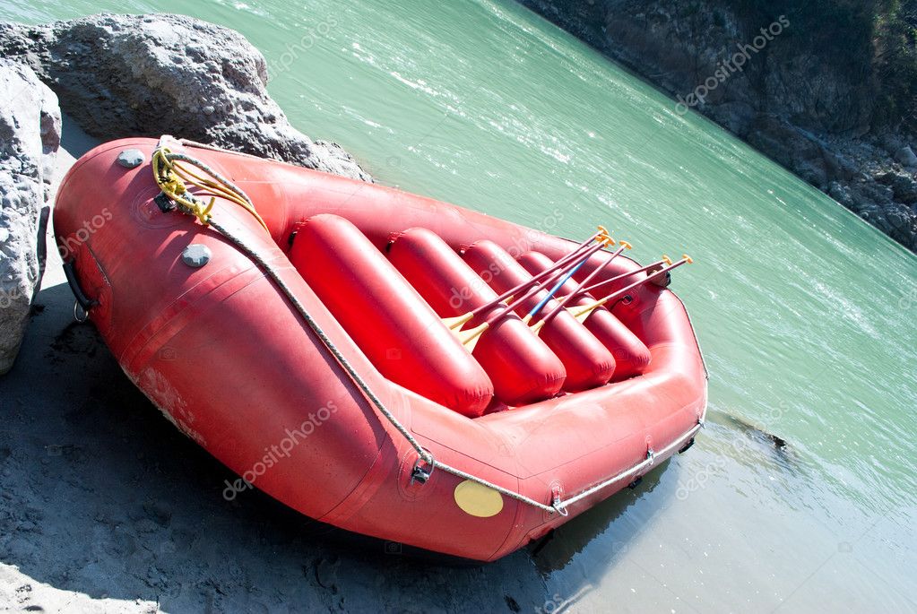 http://static8.depositphotos.com/1051413/983/i/950/depositphotos_9839388-Rafting-boat.jpg