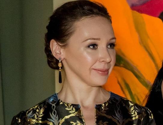 http://images.vfl.ru/ii/1530975927/18533dbe/22392946_m.jpg