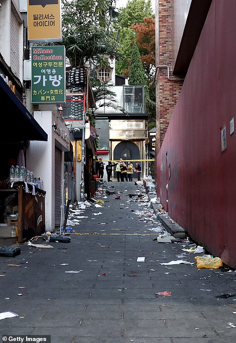 https://i.dailymail.co.uk/1s/2022/10/30/01/63987227-11368533-Pictured_The_alleyway_is_seen_early_on_Sunday_morning_It_remaine-a-14_1667093760111.jpg