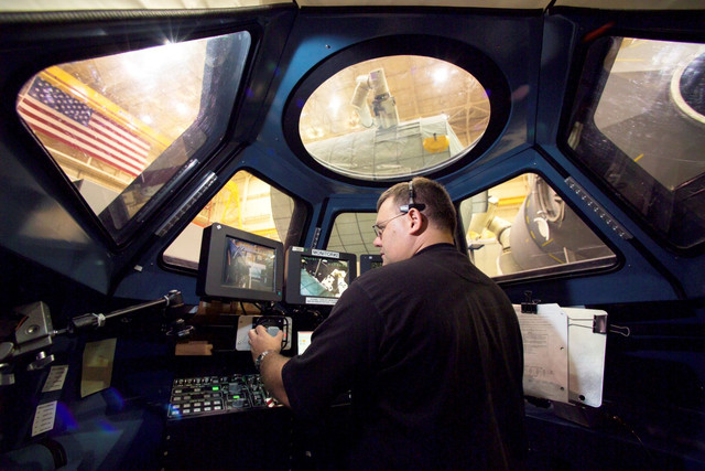 https://i.ibb.co/zmdQDqv/Williamson-operates-Canadarm2-Cupola.jpg