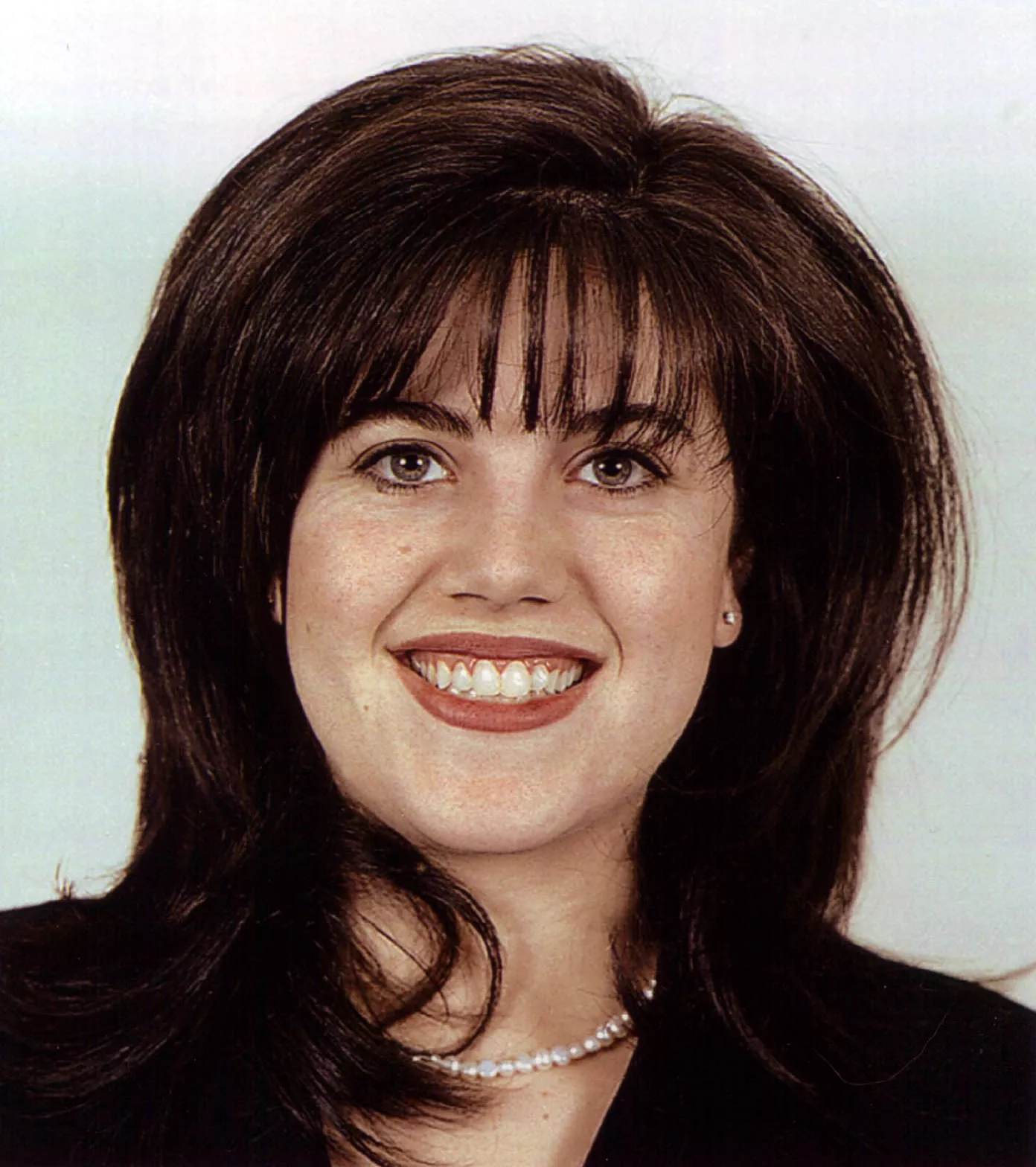 http://upload.wikimedia.org/wikipedia/commons/5/57/Monica_lewinsky.jpg